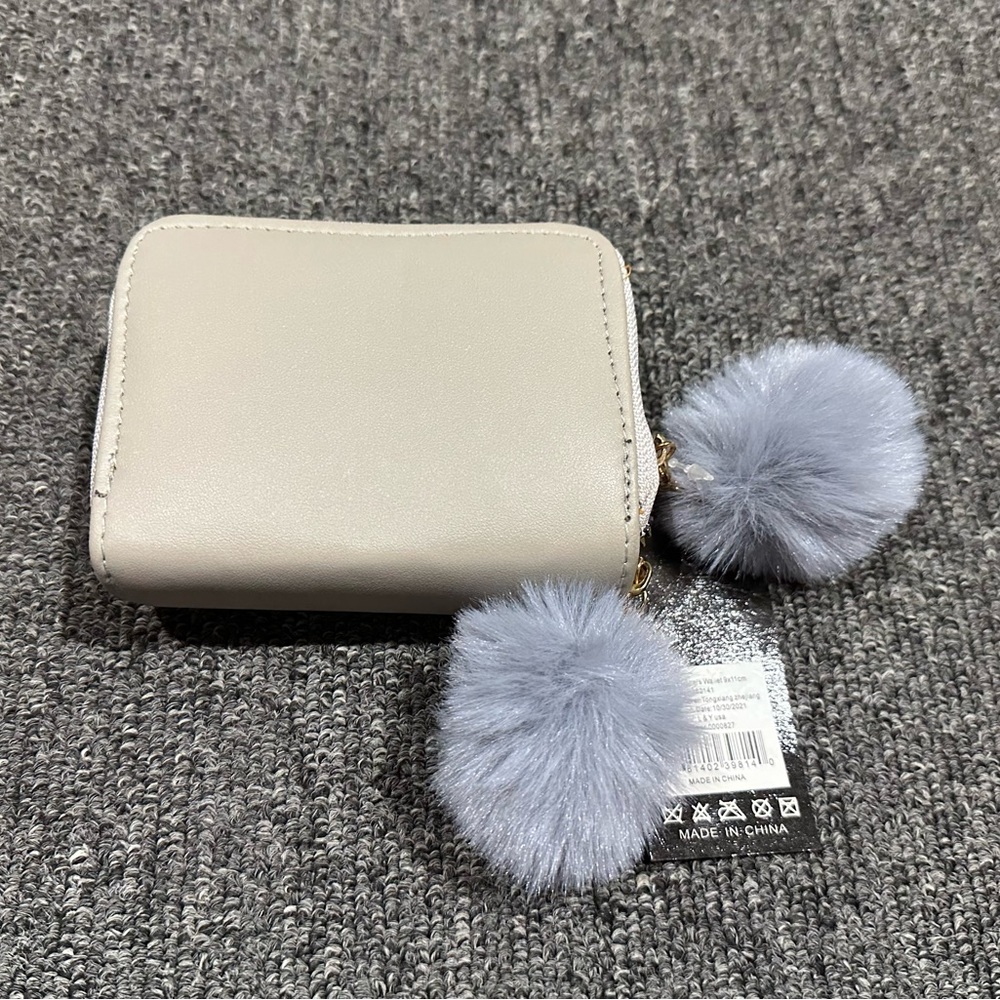 Small wallet with PomPoms